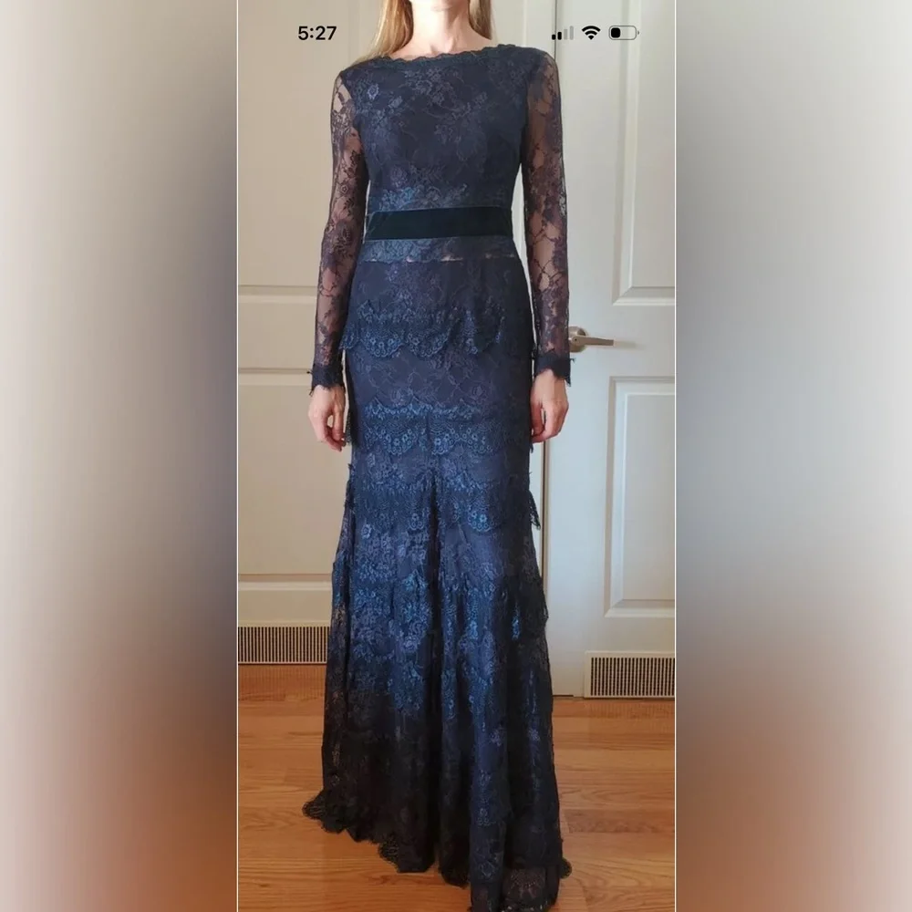 Eleni Viare Long Navy lace open back dress gown, Size M, $399 - Picture 1 of 8
